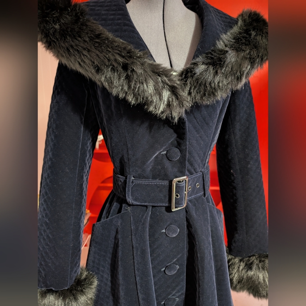 Elegant Dark Blue Fur-Trimmed Women's Coat - Picture 2 of 9